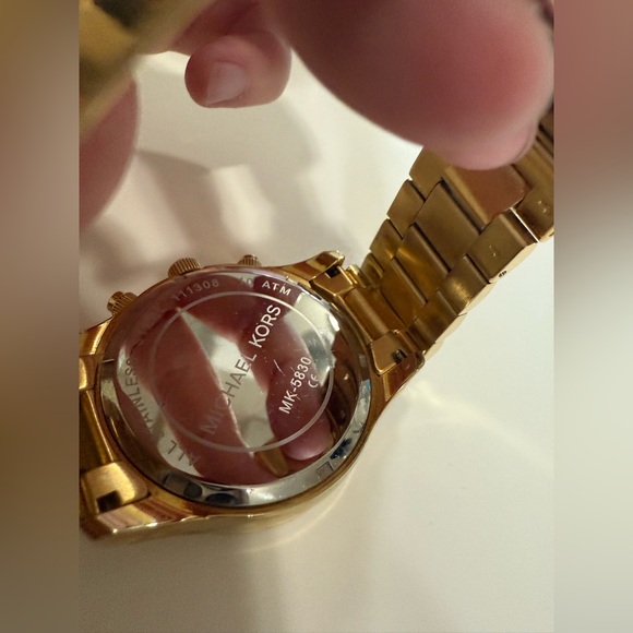 Michael Kors Layton Glitz Gold-Tone Crystal Dial Unisex Watch w/ Extra Links - Picture 6 of 9